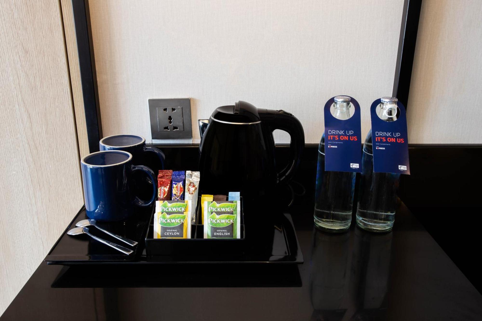 Holiday Inn Express & Suites Bangkok Central Pier By Ihg Eksteriør billede