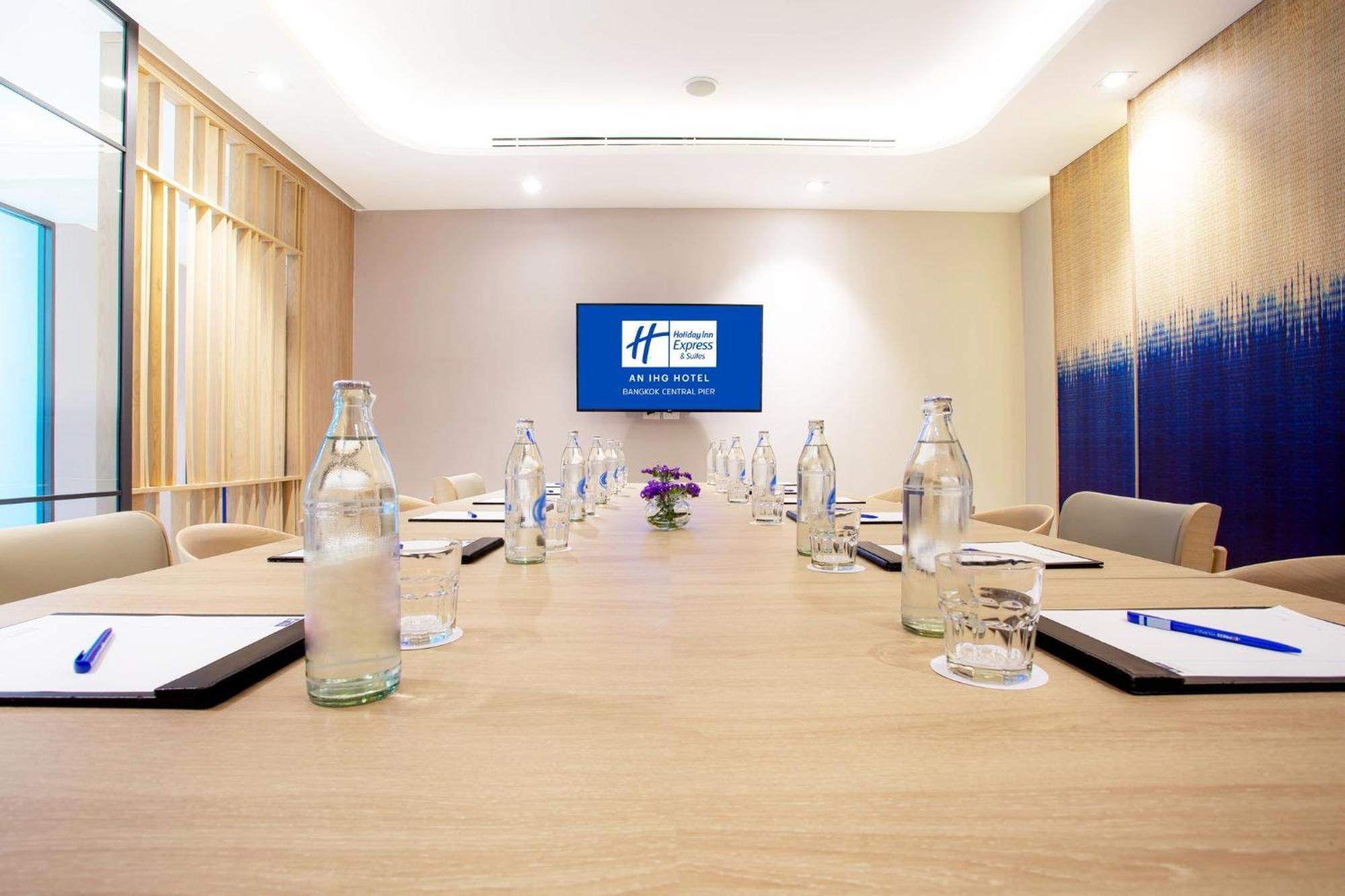 Holiday Inn Express & Suites Bangkok Central Pier By Ihg Eksteriør billede
