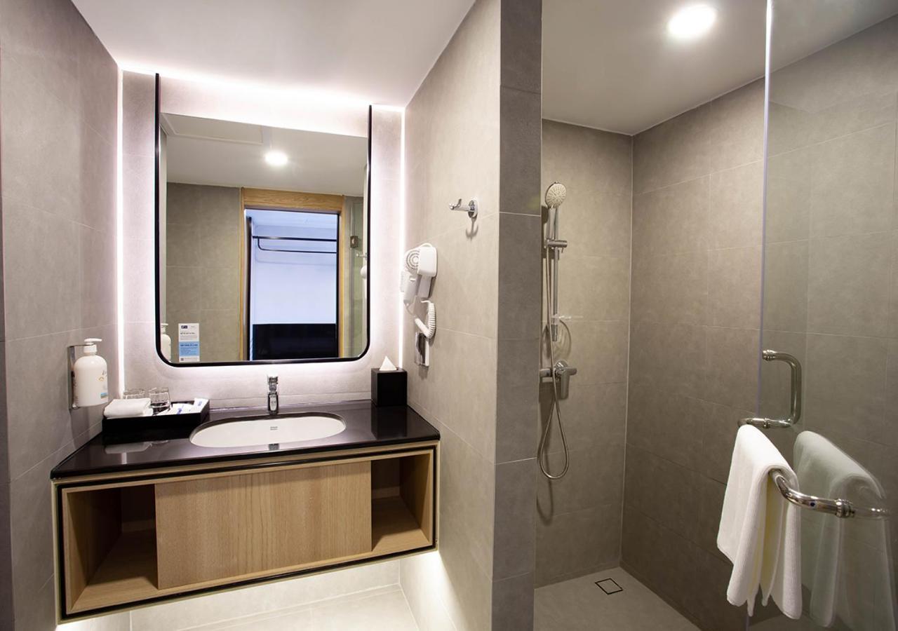 Holiday Inn Express & Suites Bangkok Central Pier By Ihg Eksteriør billede