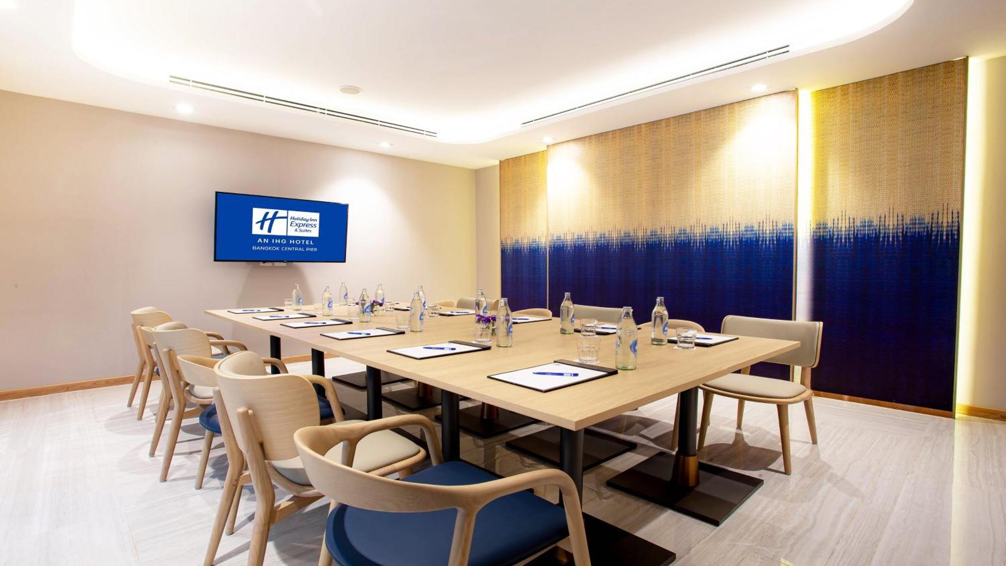Holiday Inn Express & Suites Bangkok Central Pier By Ihg Eksteriør billede