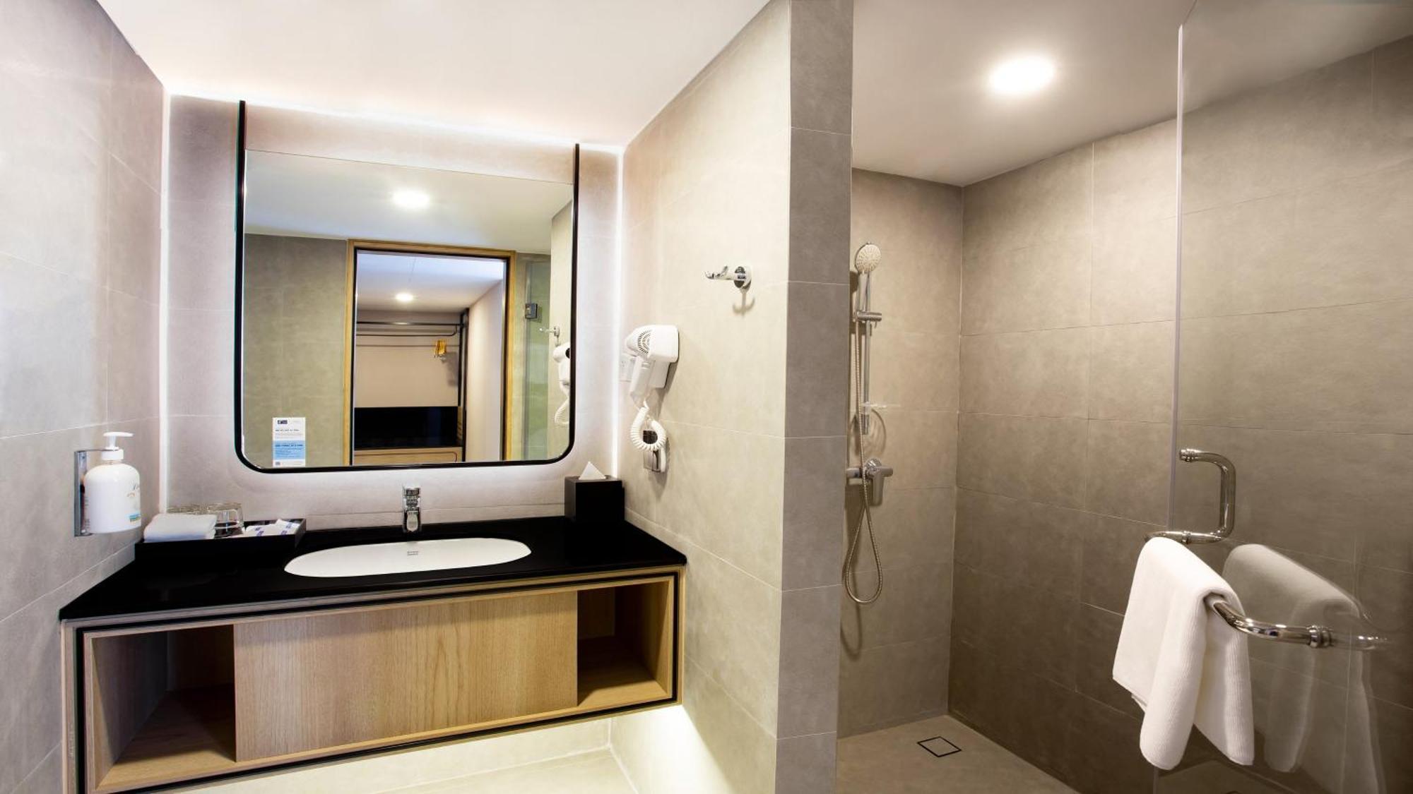 Holiday Inn Express & Suites Bangkok Central Pier By Ihg Eksteriør billede
