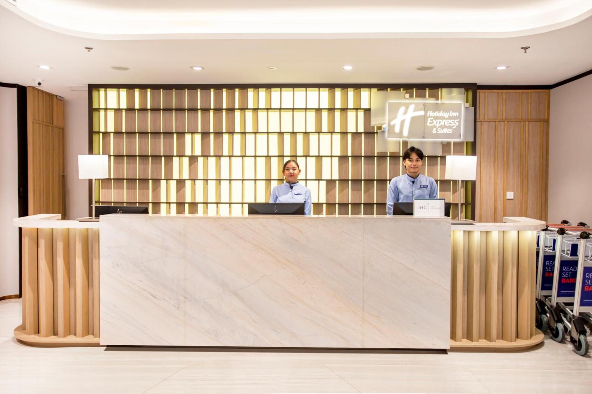 Holiday Inn Express & Suites Bangkok Central Pier By Ihg Eksteriør billede