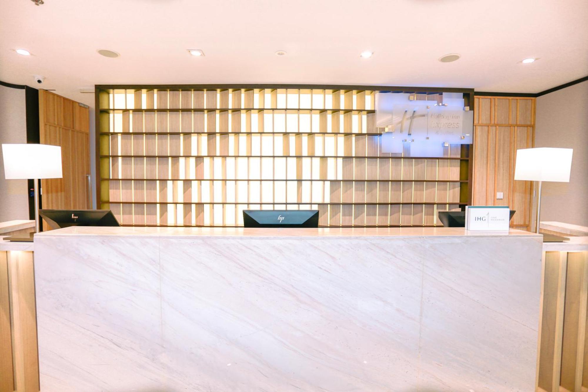 Holiday Inn Express & Suites Bangkok Central Pier By Ihg Eksteriør billede